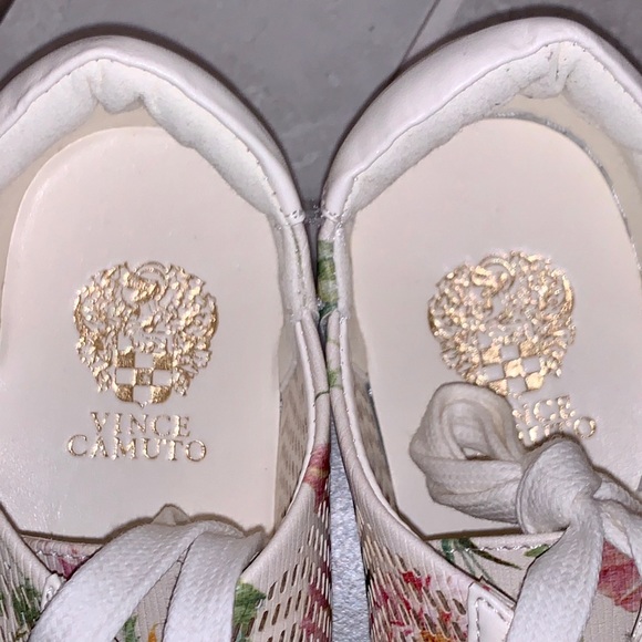 Vince Camuto kids sneakers - Picture 5 of 8